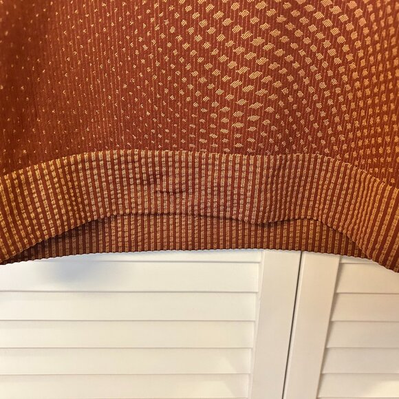 Lululemon Hold Tight Long-Sleeve. Size 4/6 - Picture 6 of 7